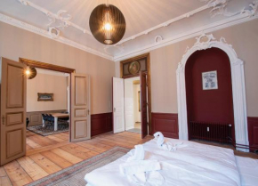 AHOI HOMES Royal Living - Innenstadt - Parkplatz